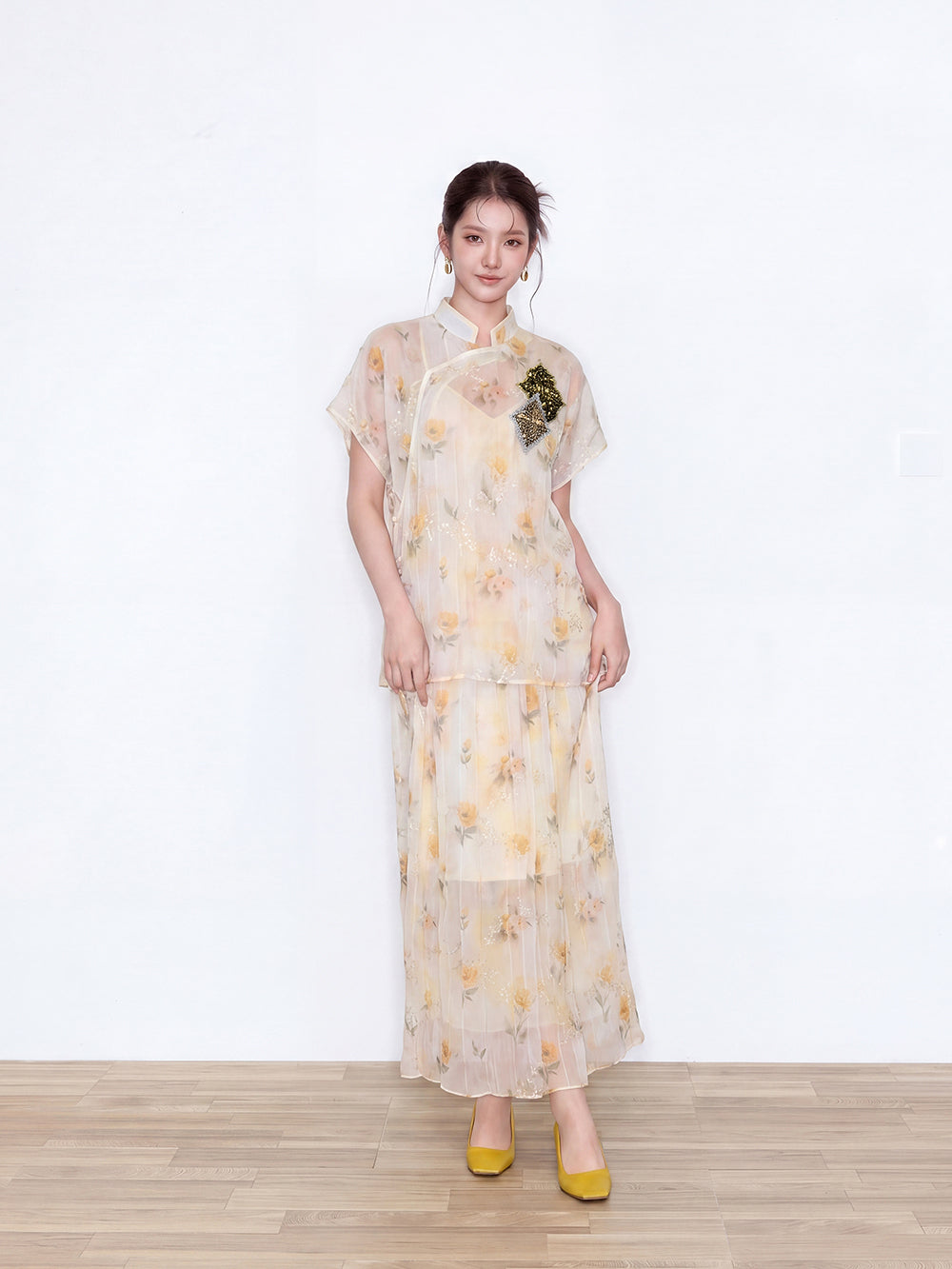 MUKZIN×Capsule Collection New Chinese-Style Linen Top with ICH Hami Hand Embroidery & Floral Print