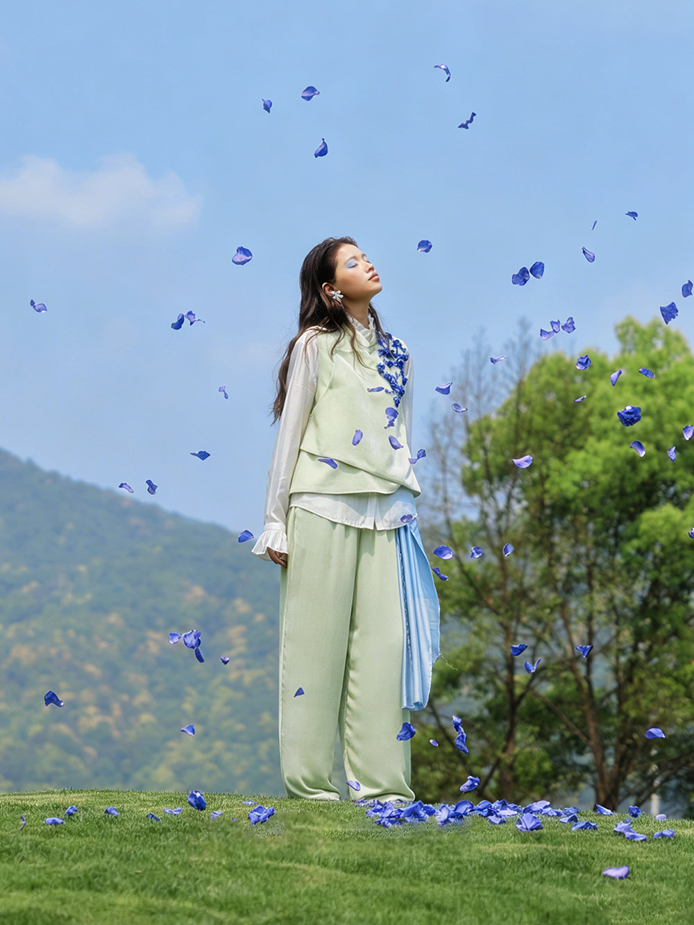 MUKZIN×Capsule Collection New Chinese-Style Embroidered Silk Velvet V-Neck Trousers