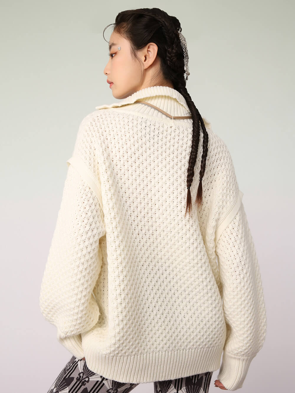 MUKZIN White Loose Sweatshirt