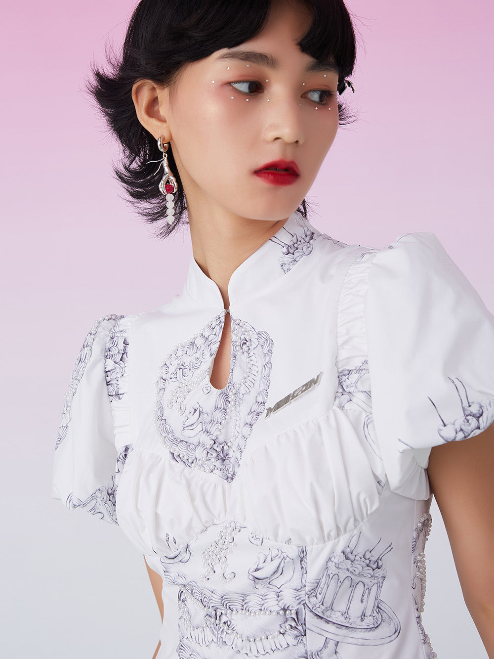 MUKZIN Ruffle Hem White Cheongsam