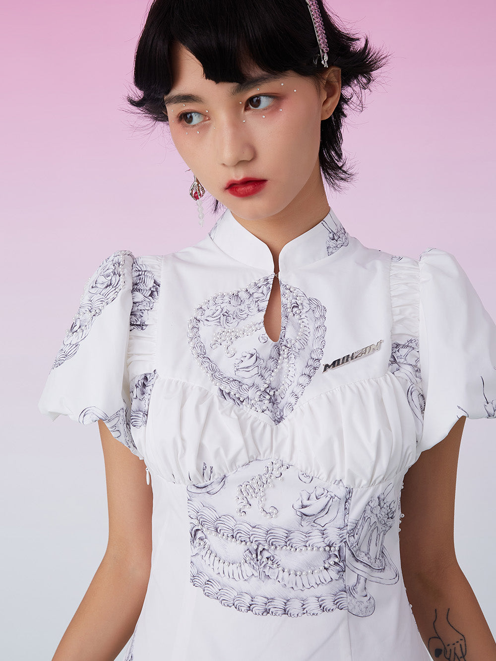 MUKZIN Ruffle Hem White Cheongsam