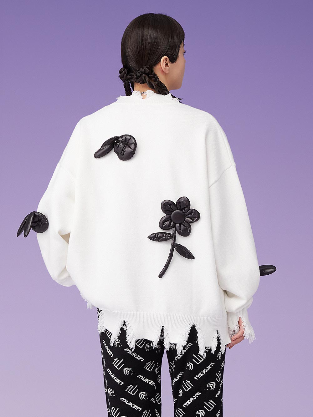 MUKZIN Knit V Neck Raw Hem Floral Appliques White Sweater