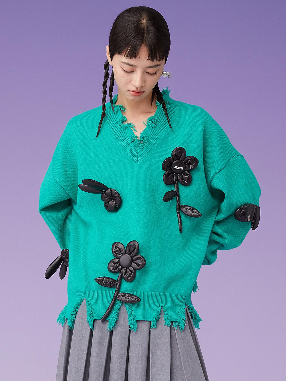 MUKZIN Knit V Neck Raw Hem Floral Appliques Green Sweater