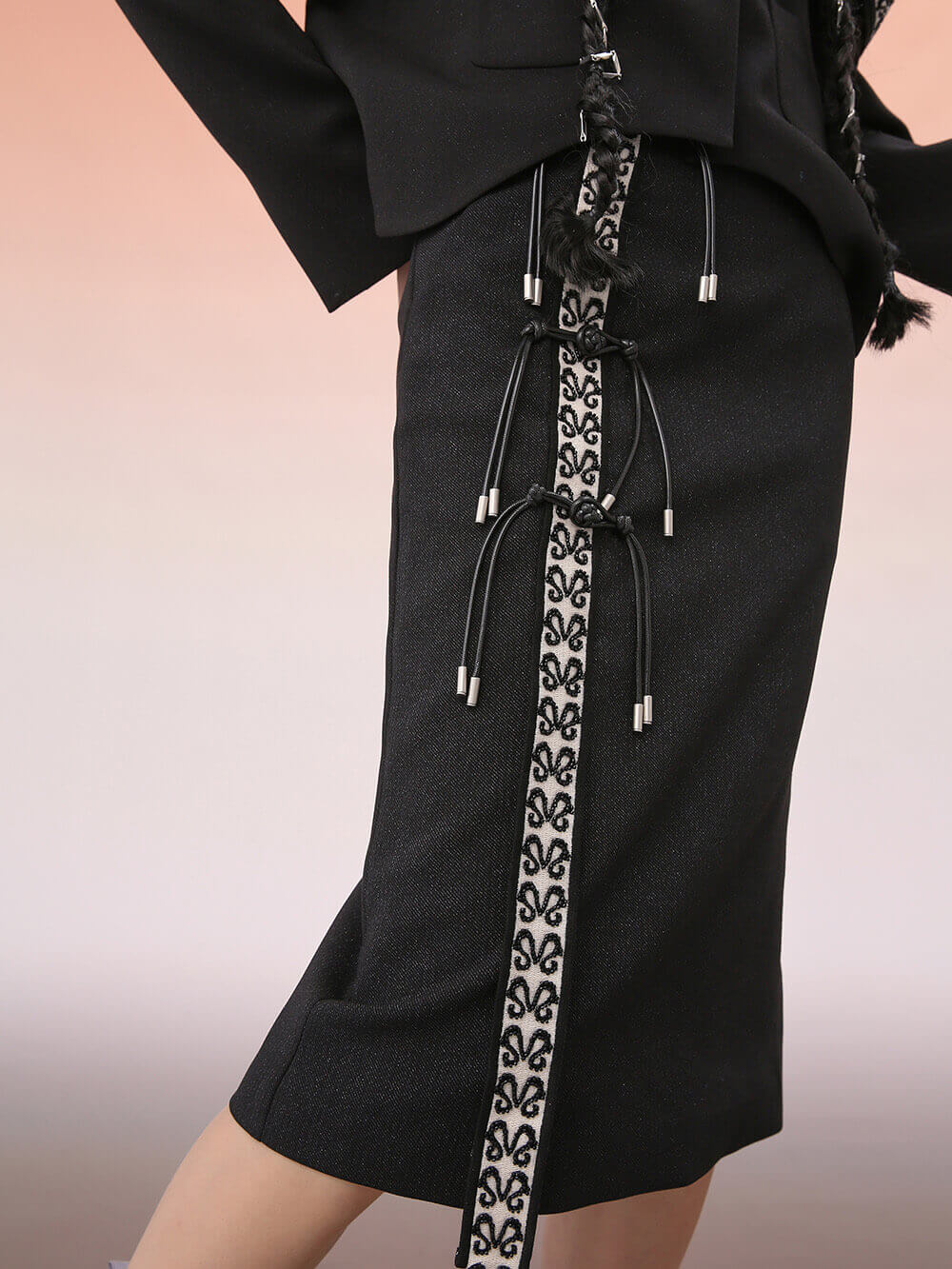 MUKZIN Black Vintage Minimalist Mid Skirt