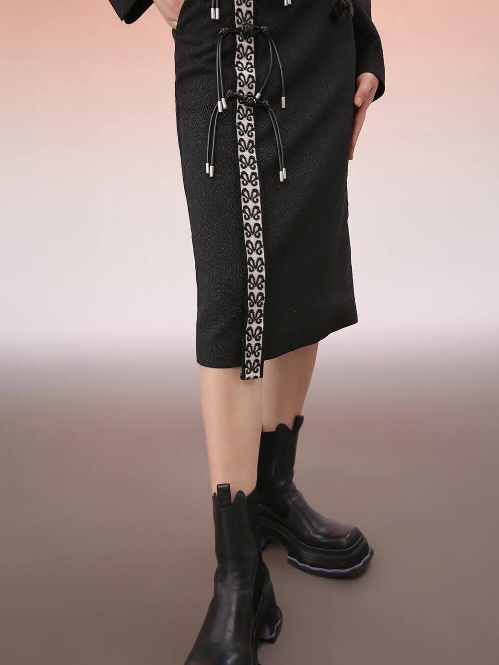 MUKZIN Black Vintage Minimalist Mid Skirt