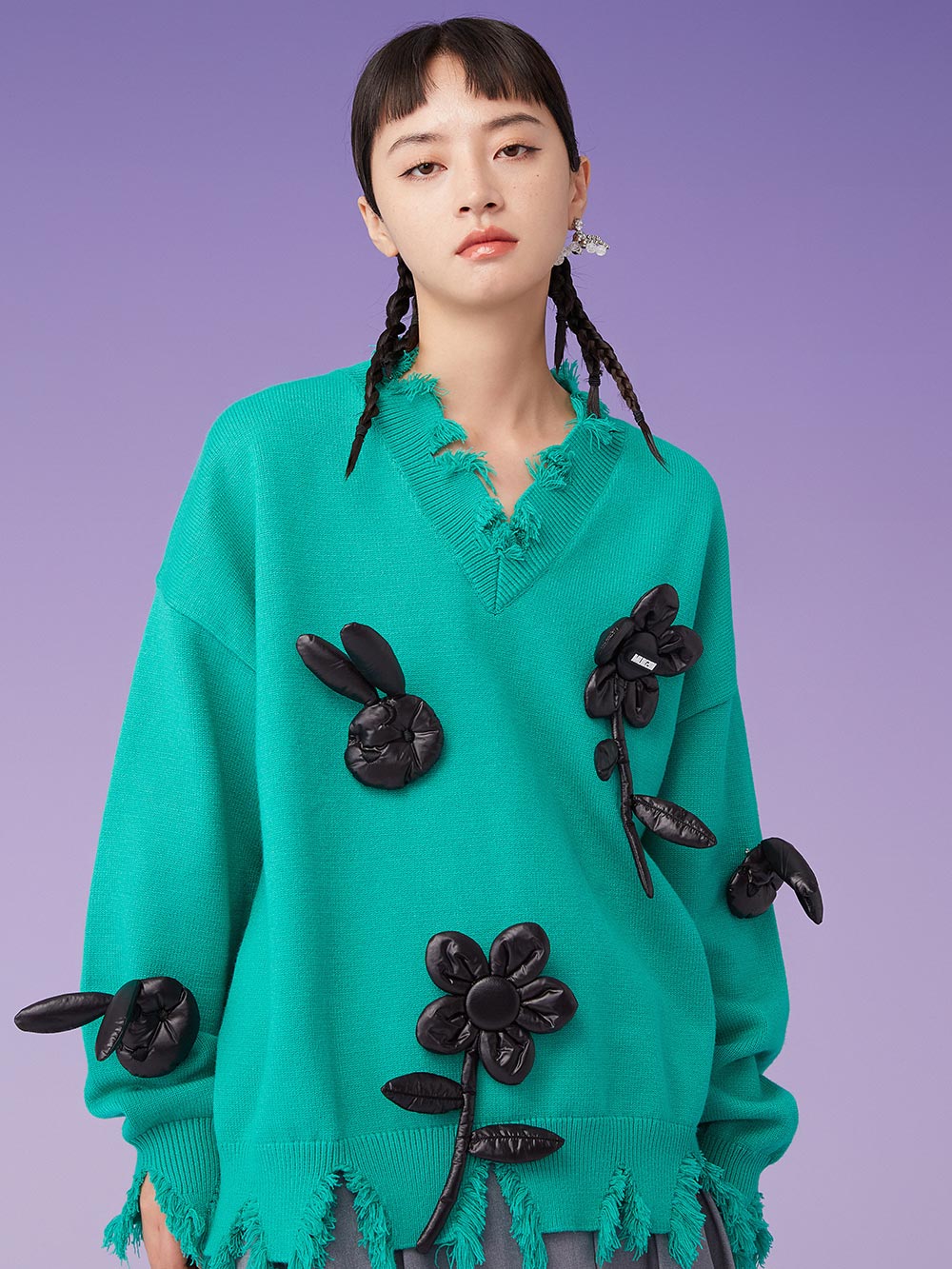MUKZIN Knit V Neck Raw Hem Floral Appliques Green Sweater