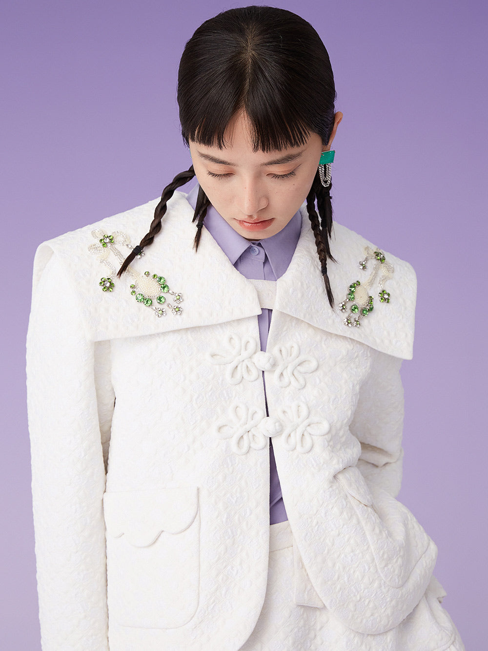 MUKZIN White Short Slim Suit Jacket with Flower buckle